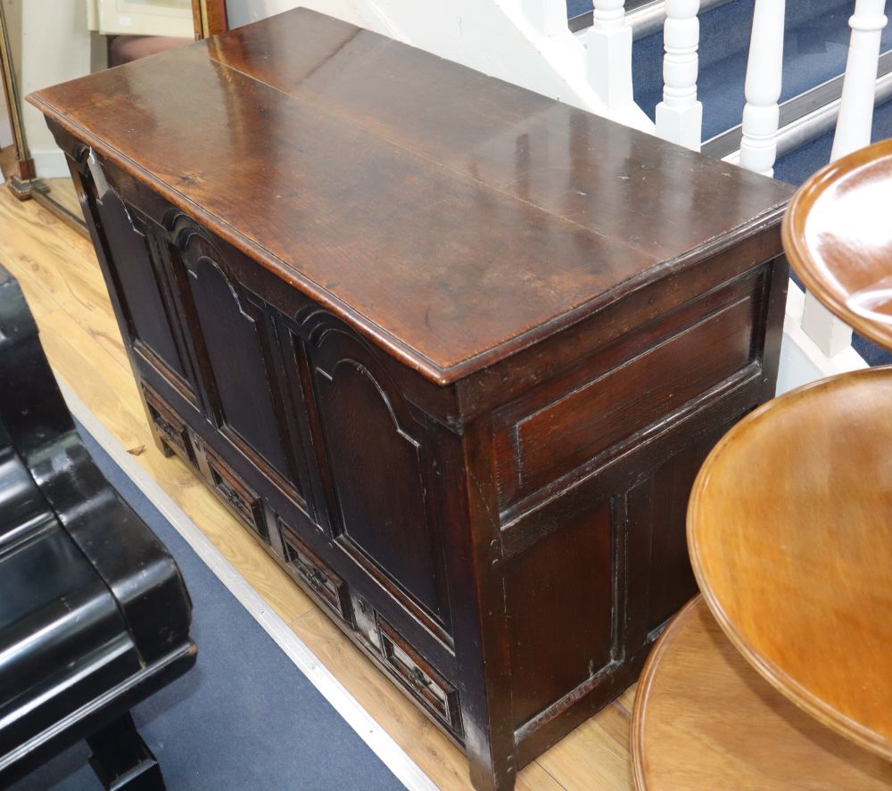 An 18th century oak mule chest, W.120cm, D.57cm, H.79cm